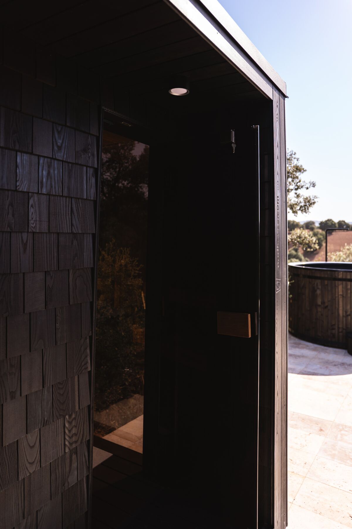 Cork Valley — casa espejo con jacuzzi y sauna de la cabaña, en Hontanar, Toledo (imagen 76)