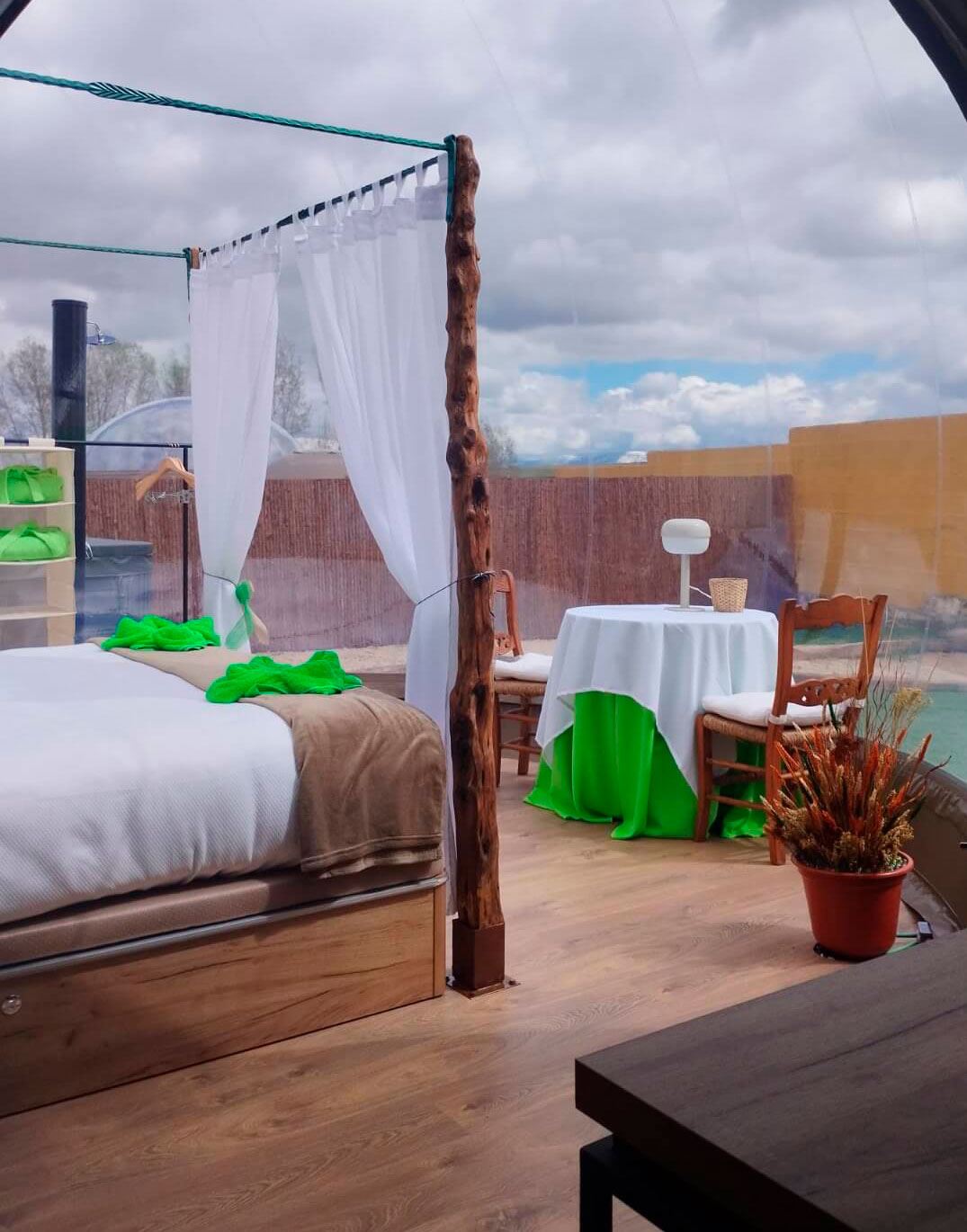 Cosmoveros Hotel Burbuja — instalaciones, parcelas y entorno (imagen 3)
