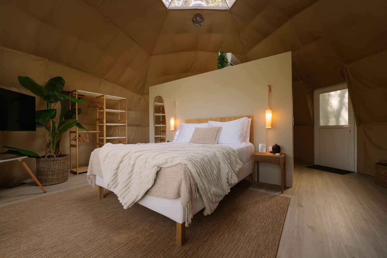 Umbra Domes — instalaciones, parcelas y entorno (imagen 3)