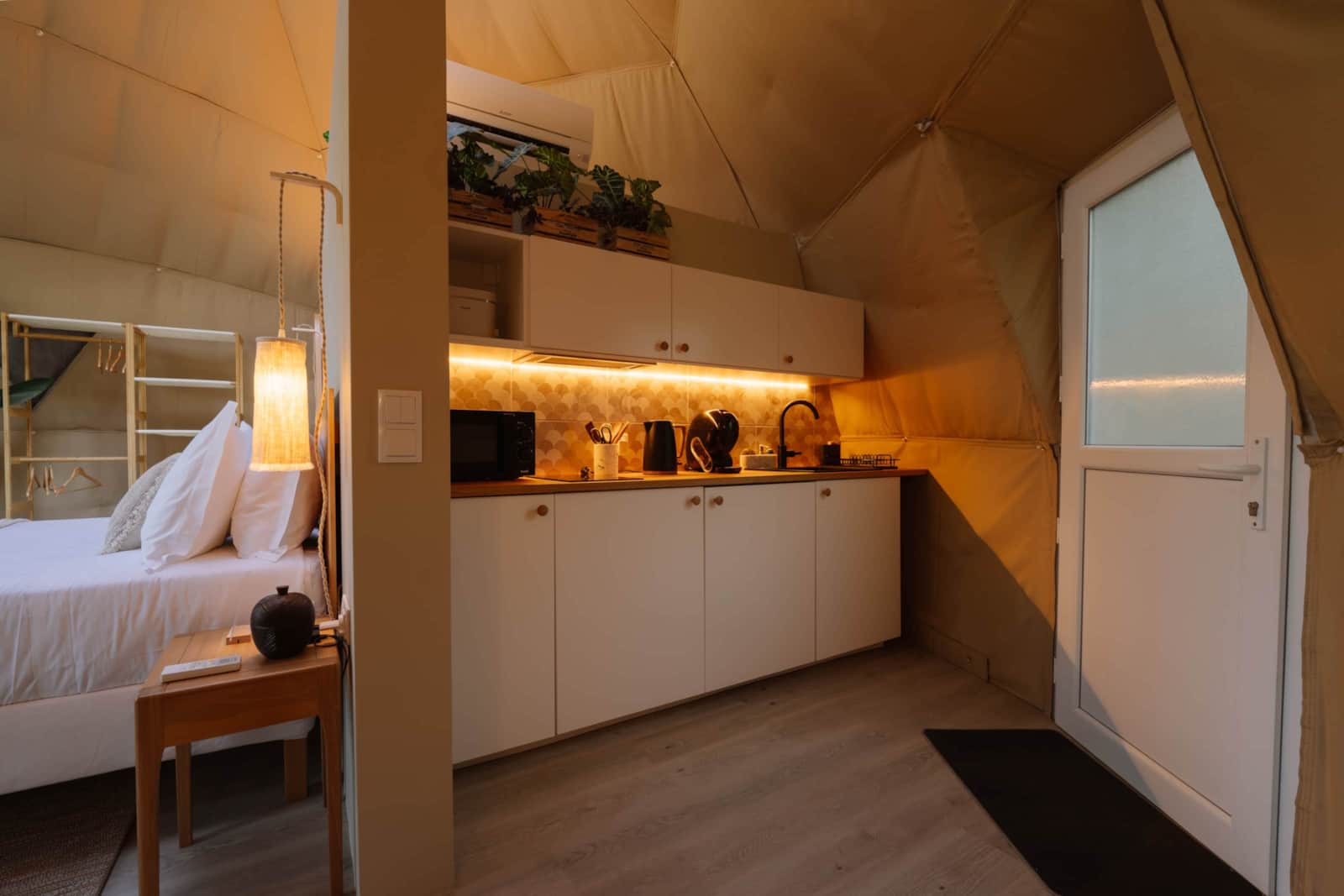 Umbra Domes — instalaciones, parcelas y entorno (imagen 15)