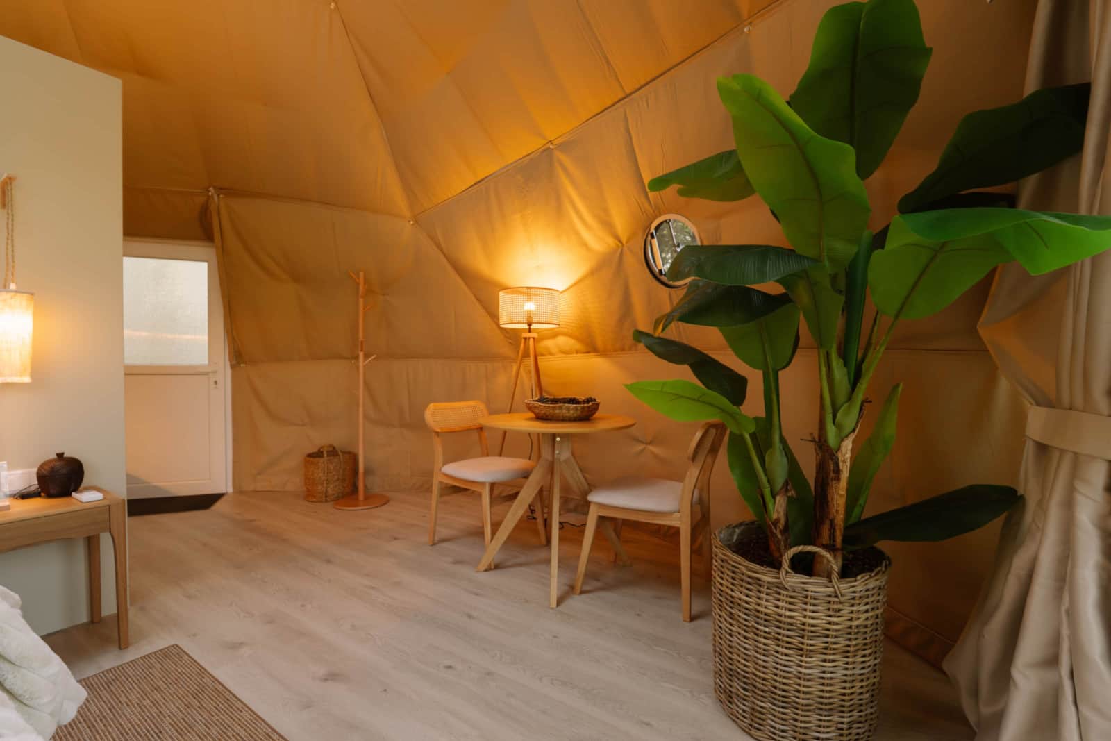 Umbra Domes — instalaciones, parcelas y entorno (imagen 19)