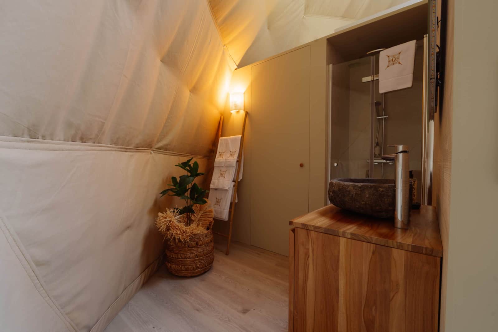 Umbra Domes — instalaciones, parcelas y entorno (imagen 28)