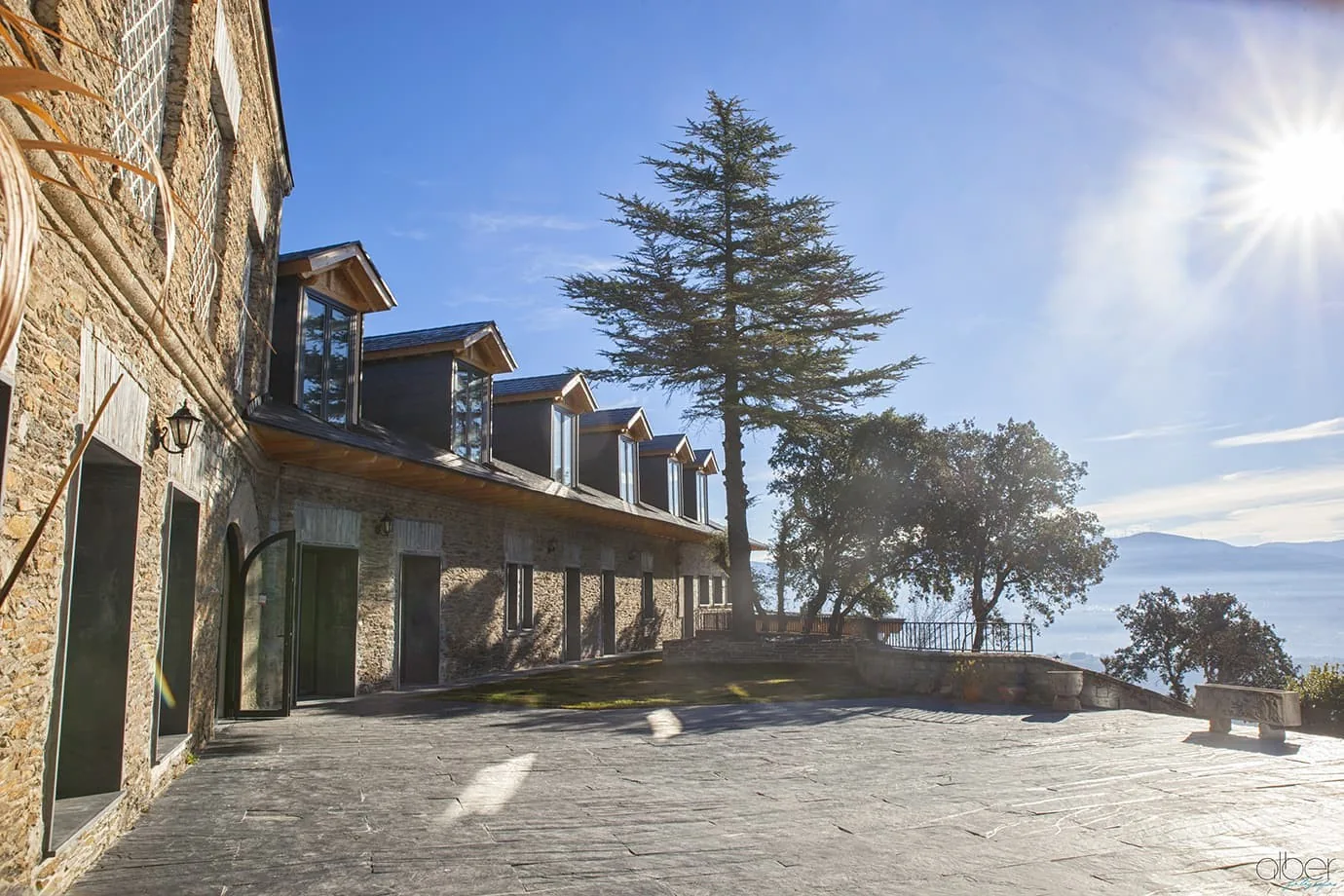 The Rock Suites & Spa — instalaciones y entorno del hotel, en Congosto, El Bierzo (León) (imagen 3)
