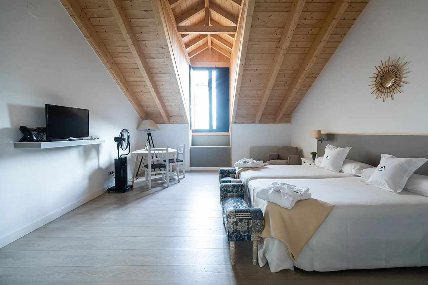 The Rock Suites & Spa — abuhardillada del hotel, en Congosto, El Bierzo (León) (imagen 39)