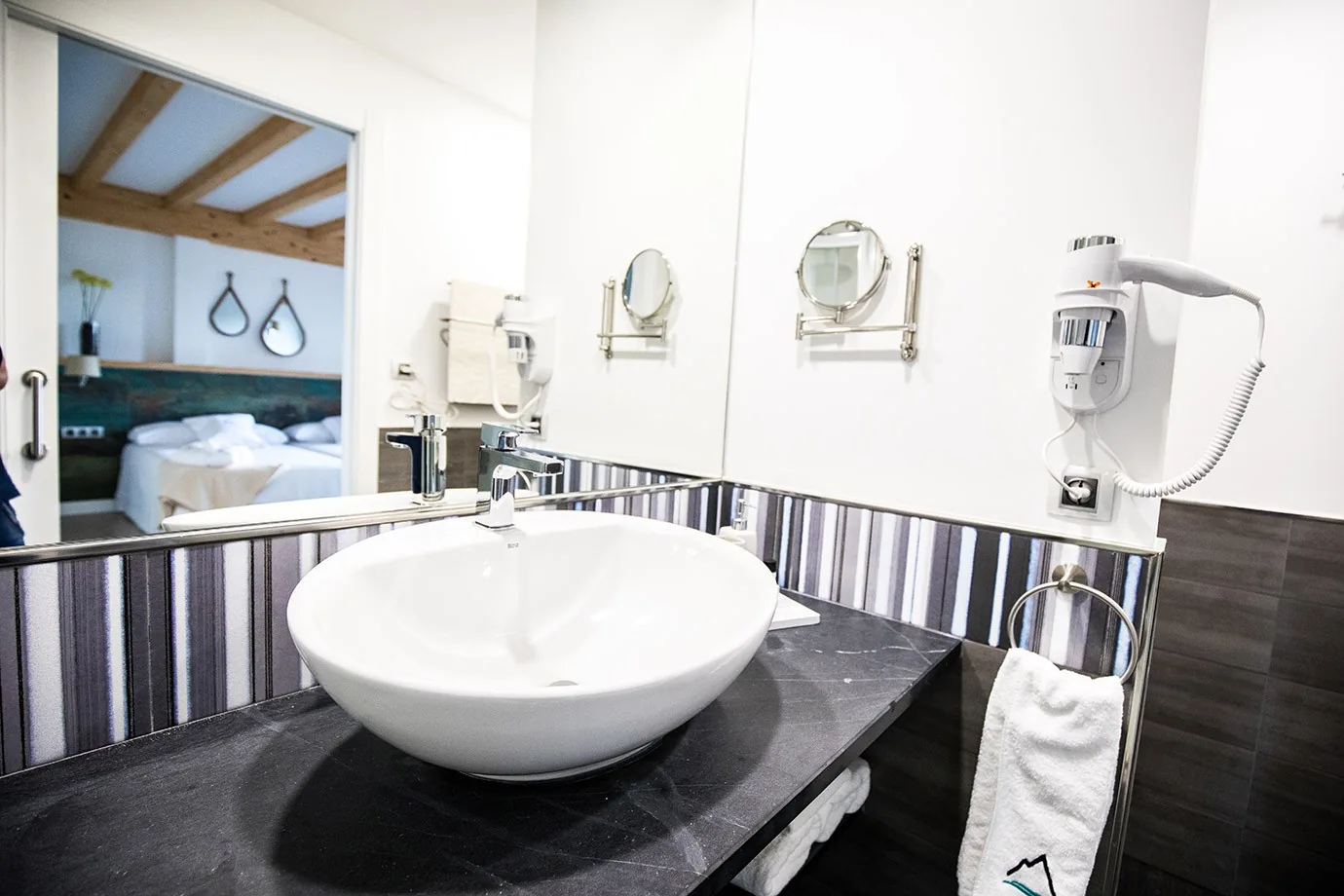 The Rock Suites & Spa — instalaciones y entorno del hotel, en Congosto, El Bierzo (León) (imagen 41)