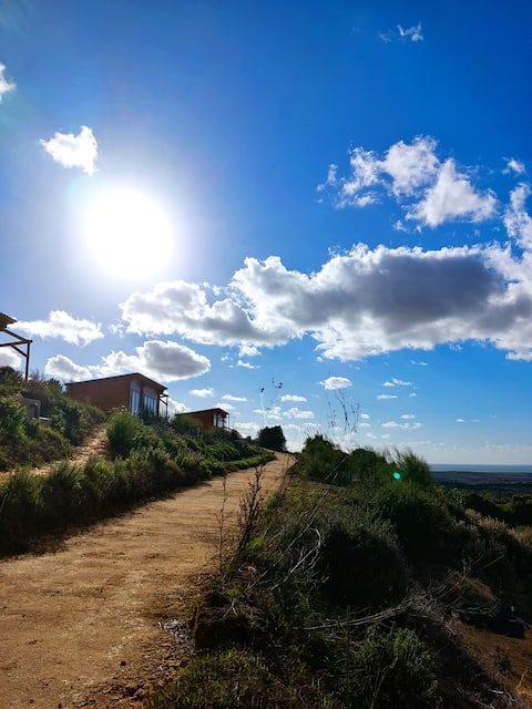 Petirrojo Eco-lodge — el jardín y las vistas de la cabaña, en Vejer de la Frontera, Cádiz (imagen 9)