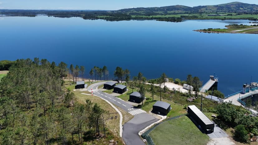 Air Fervenza — cabañas en Dumbría, A Coruña, Galicia · 4.7 de 5 (135 opiniones) · Aeródromo propio con vuelos de iniciación