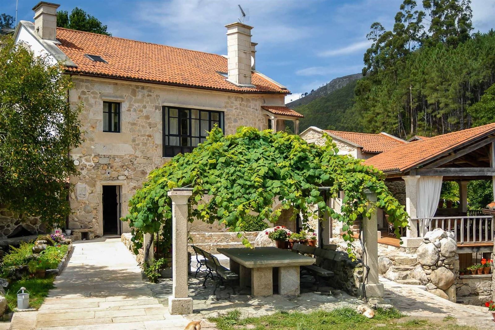 Entre Os Ríos Casa Rural y Enoturismo — A Pobra do Caramiñal, A Coruña