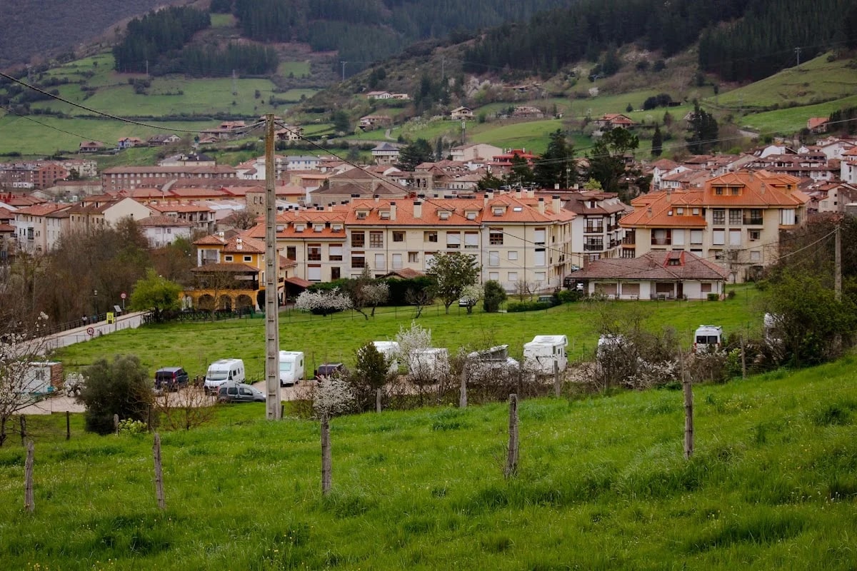 Área de Autocaravanas Potes: Vanventure CamperPark — camping en Potes, Cantabria, Cantabria · 4.8 de 5 (185 opiniones)