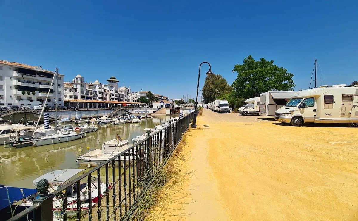 Autocaravans Sevilla — camping en Gelves, Sevilla, Andalucía · 3.7 de 5 (189 opiniones)