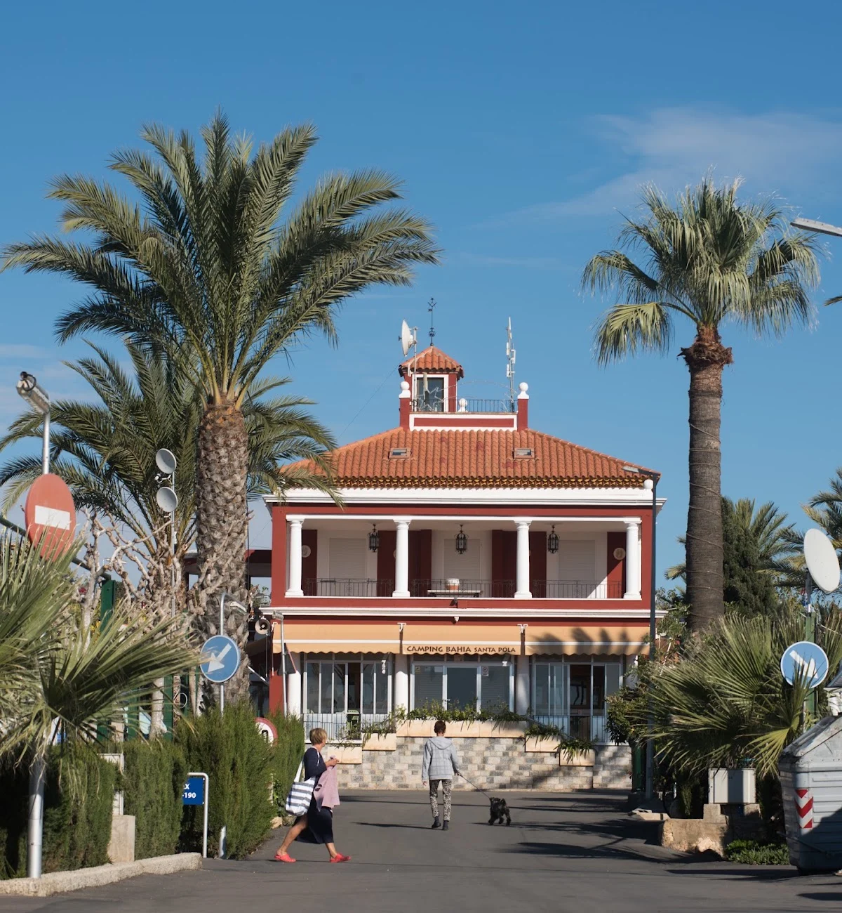 Camping Bahía Santa Pola — camping en Santa Pola, Alicante, Comunidad Valenciana · 4.2 de 5 (1722 opiniones)