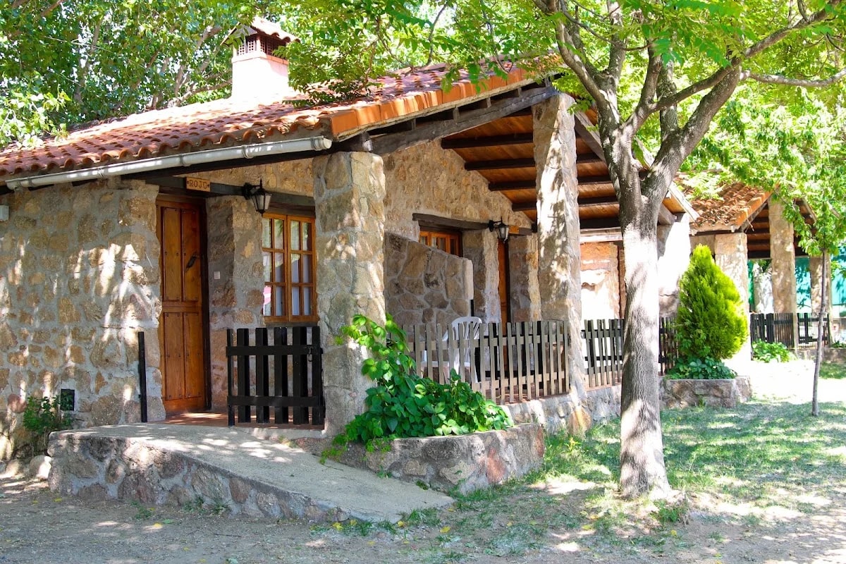 Camping Bungalows Rio Jerte | Valle del Jerte | Piscina natural — camping en Navaconcejo, Cáceres, Extremadura · 4.4 de 5 (1248 opiniones)