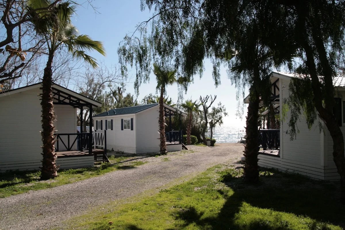 Camping Castillo de Baños — camping en Polopos, Granada, Andalucía · 3.8 de 5 (1317 opiniones)