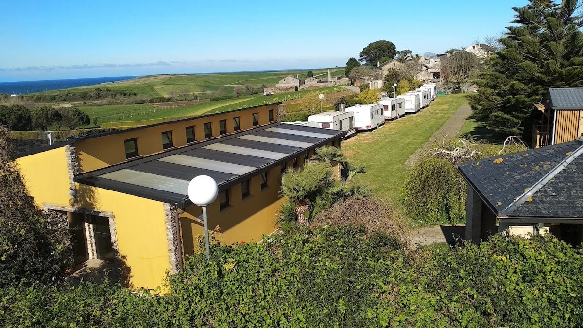 Camping El Carbayín — camping en La Penela, Asturias, Asturias · 4.6 de 5 (218 opiniones)