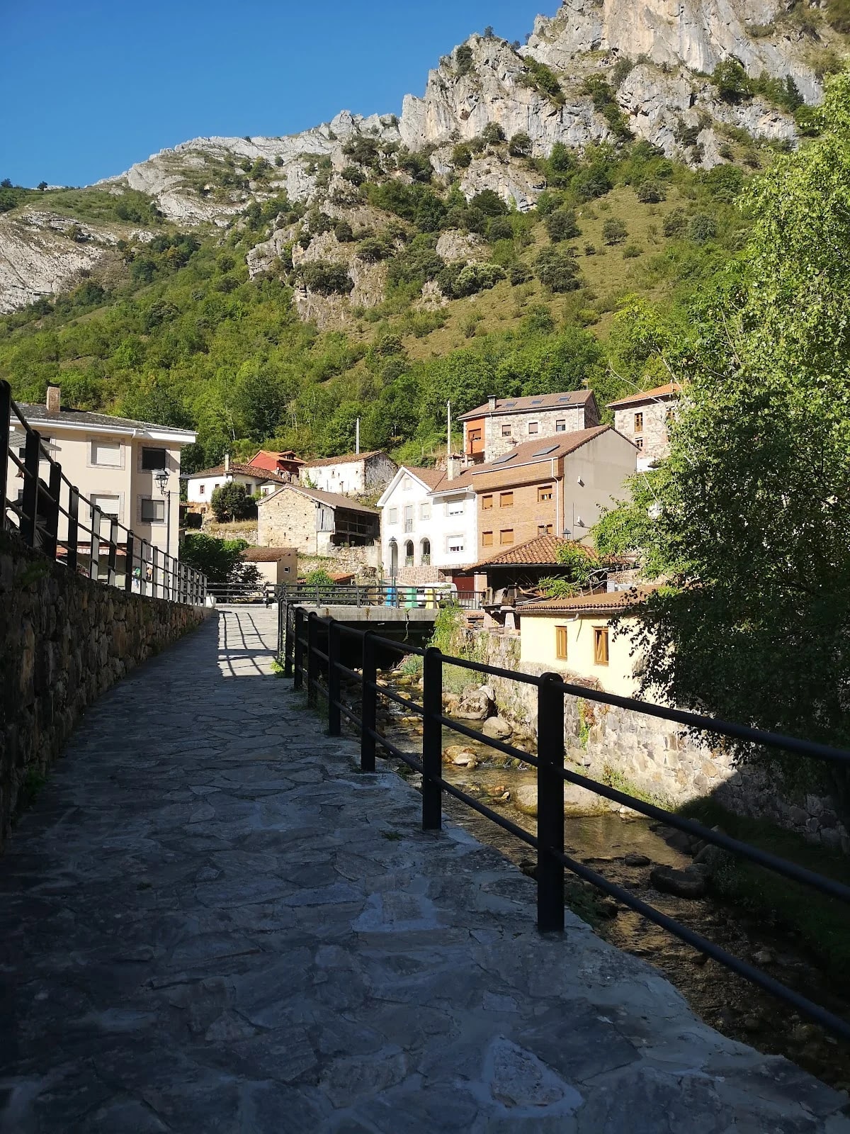 Camping La Pomarada de Somiedo — camping en Pola de Somiedo, Asturias, Asturias · 4.1 de 5 (496 opiniones)