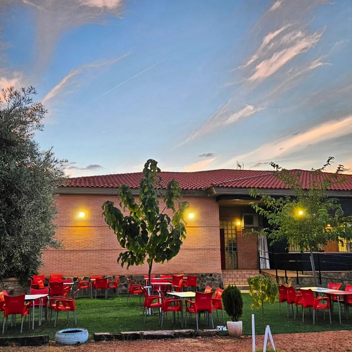 Camping La Tabla de la Yedra- Campamento Albergue La Tabla de la Yedra - Restaurante Terraza La Tabla de la Yedra — camping en Piedrabuena, Ciudad Real, Castilla-La Mancha · 4.2 de 5 (132 opiniones)