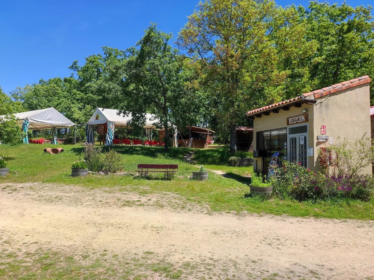 Camping Las Casitas de las Arribes — camping en Aldeadávila de la Ribera, Salamanca, Castilla y León · 4.7 de 5 (329 opiniones) · Bar-cafetería con terraza