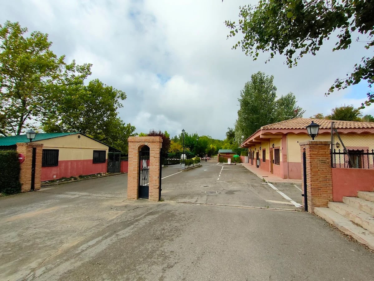 Camping Mariola — camping en Bocairente, Valencia, Comunidad Valenciana · 4.2 de 5 (1430 opiniones)