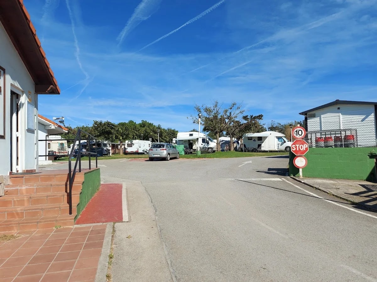 Camping Mola Loredo — camping en Loredo, Cantabria, Cantabria · 2.9 de 5 (1634 opiniones)