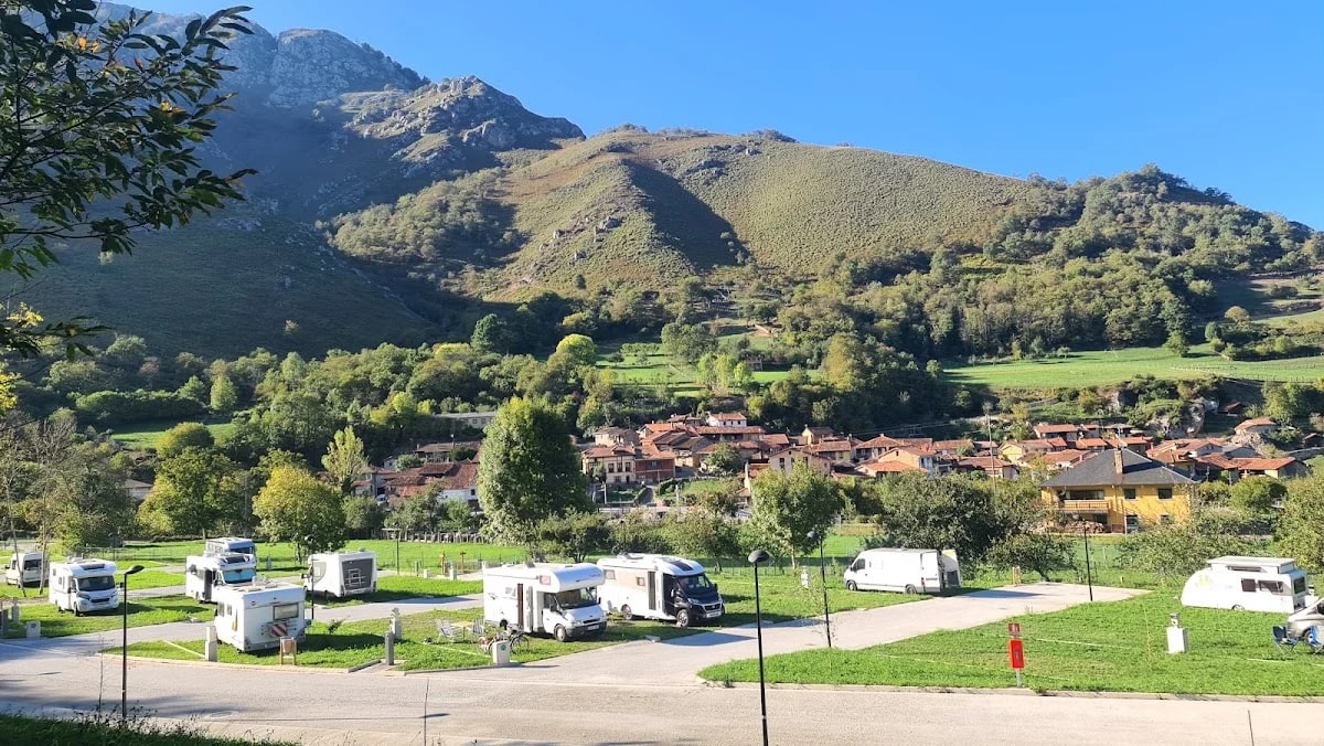 Camping Municipal de Sobrescobio — camping en Ladines, Asturias, Asturias · 4.9 de 5 (196 opiniones)