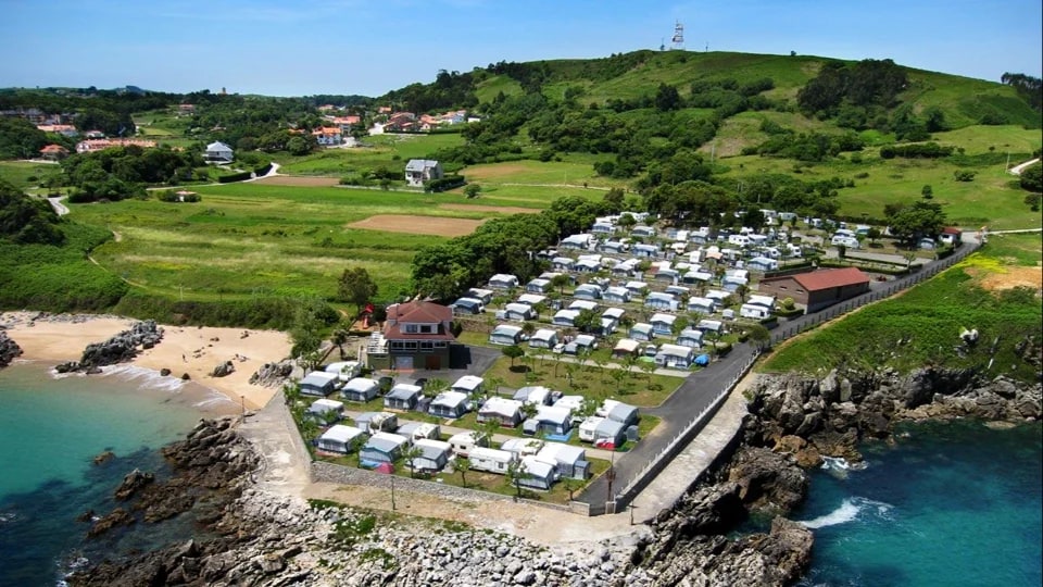 Camping Playa de Isla — camping en Isla, Cantabria, Cantabria · 4.2 de 5 (1100 opiniones)