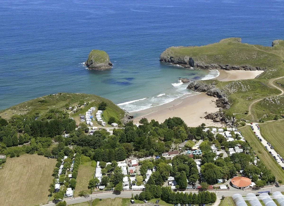 Camping Playa de Troenzo — camping en Celorio, Asturias, Asturias · 4.3 de 5 (1425 opiniones)