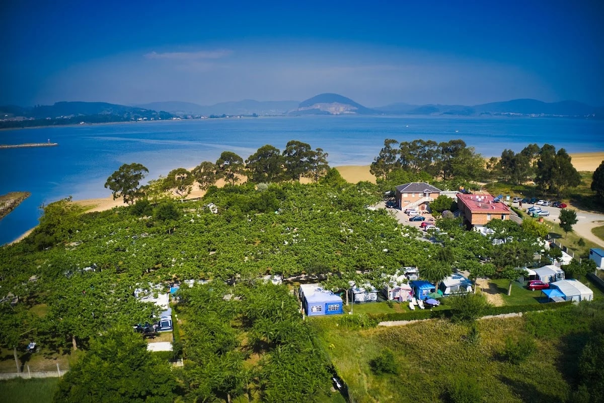 Camping Playa del Regatón — camping en Laredo, Cantabria, Cantabria · 4.5 de 5 (1796 opiniones)