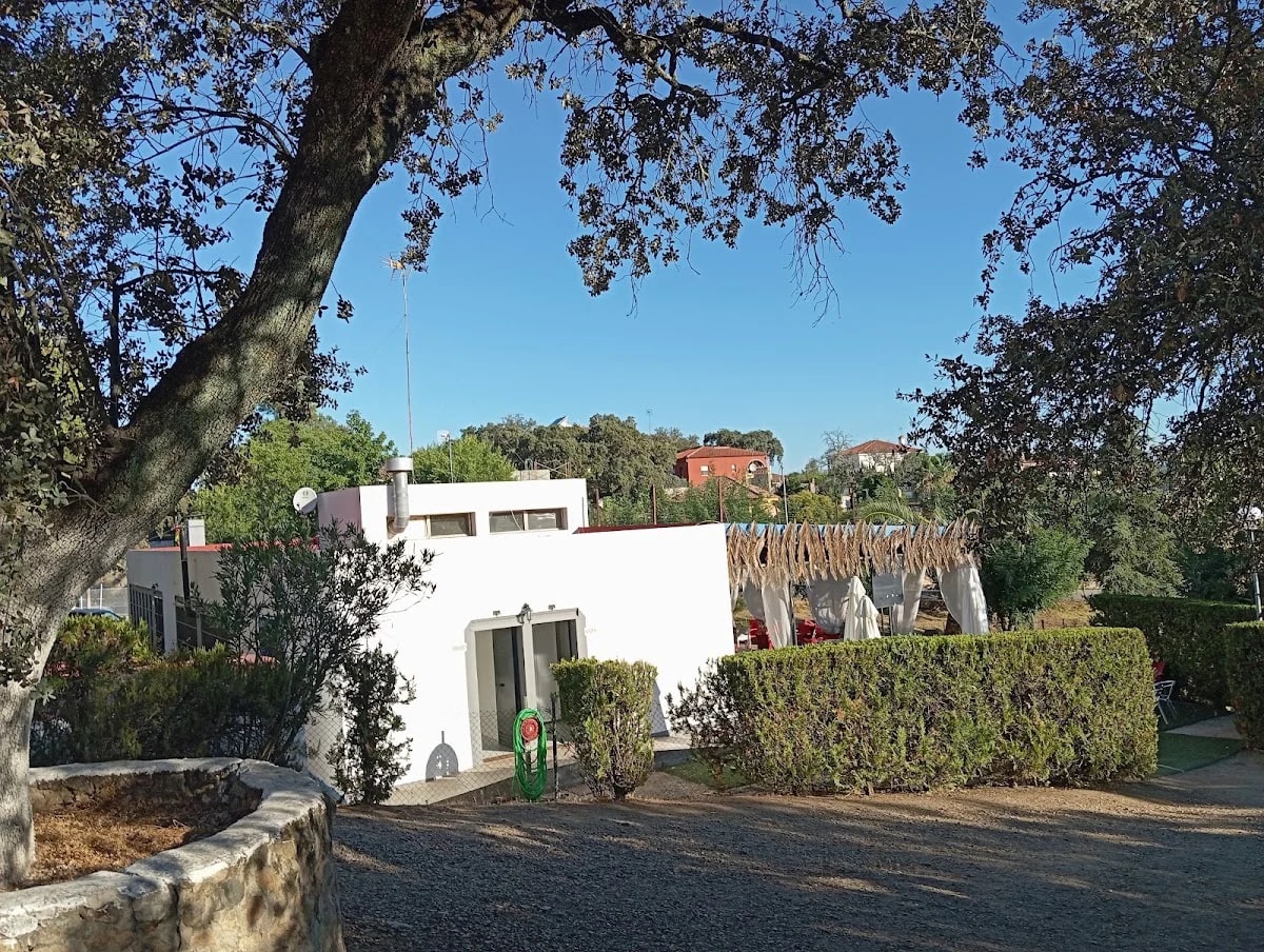 Camping Sierra Brava (Guillena) — camping en Guillena, Sevilla, Andalucía · 3.5 de 5 (330 opiniones)