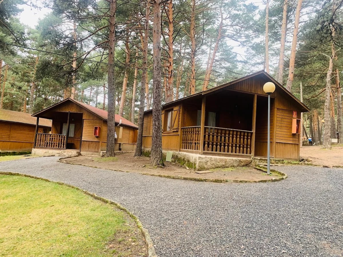 Camping Valle Enmedio | Peguerinos — camping en Peguerinos, Ávila, Castilla y León · 4.4 de 5 (1095 opiniones)