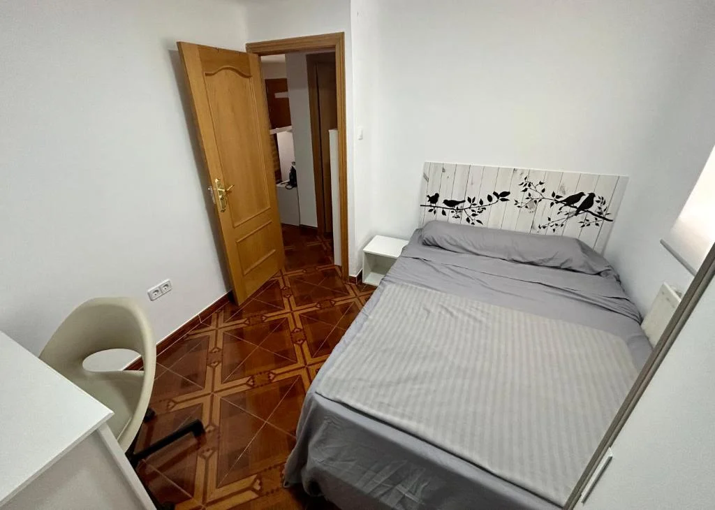 Habitación privada en piso compartido Madrid — camping en Madrid, Madrid, Comunidad de Madrid · 2.5 de 5 (8 opiniones)