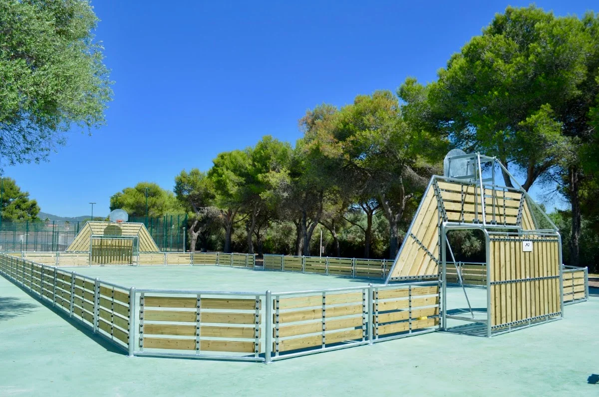 HolaCamp Sitges Garrofer — camping en Sitges, Barcelona, Cataluña · 4.0 de 5 (3267 opiniones)