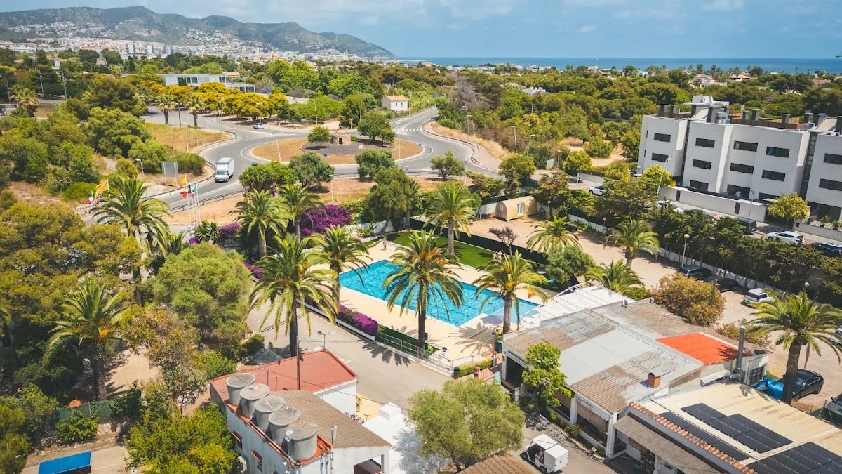 HolaCamp Sitges Relax — camping en Sitges, Barcelona, Cataluña · 4.0 de 5 (1443 opiniones)