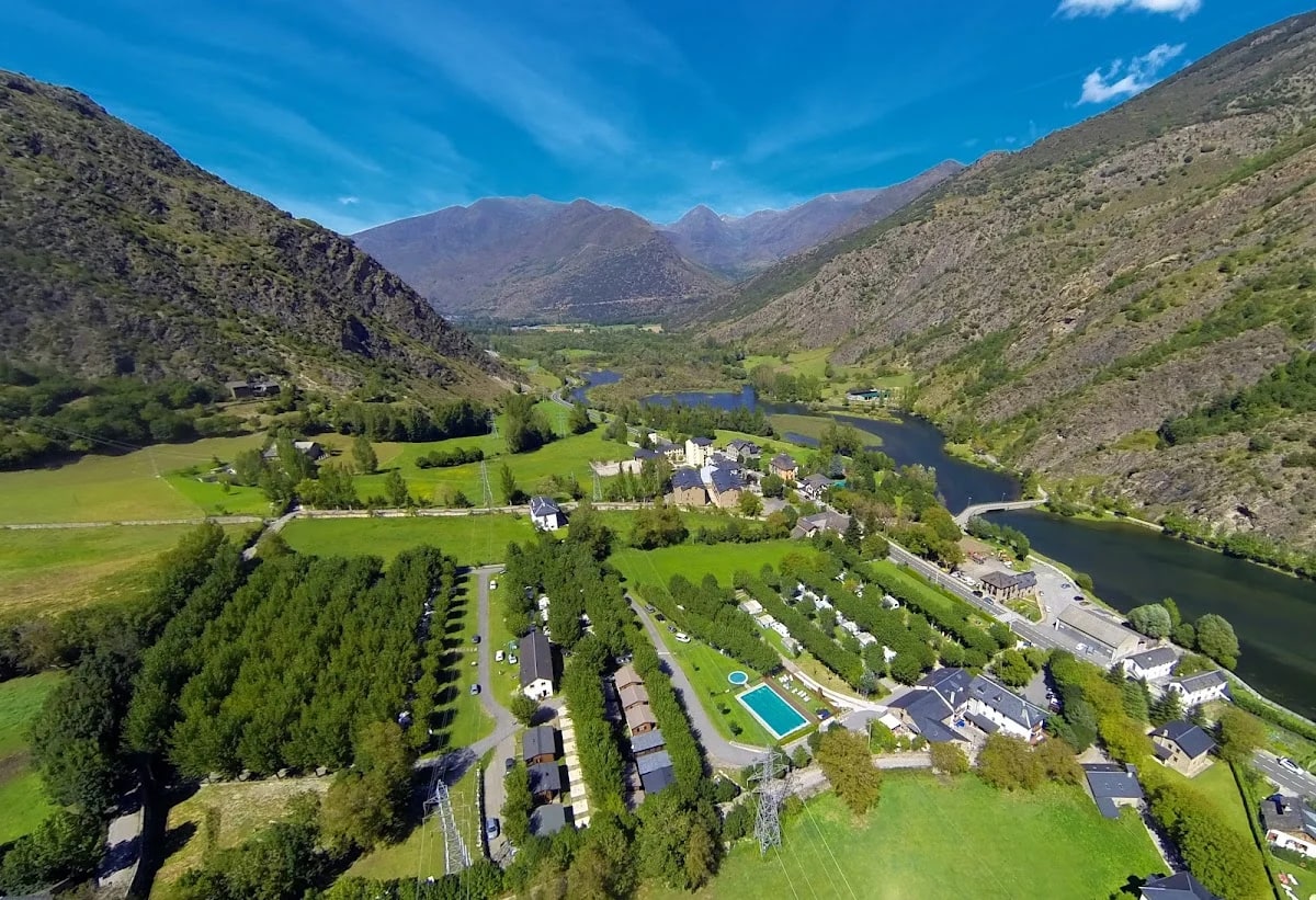 Nou Camping Bungalows — camping en Carretera C-13, km-156, 25597, Lérida, España, Cataluña · 4.6 de 5 (830 opiniones)