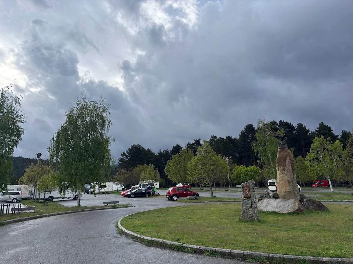 Parking autocaravanas — camping en Hoyos del Espino, Ávila, Castilla y León · 4.5 de 5 (13 opiniones)